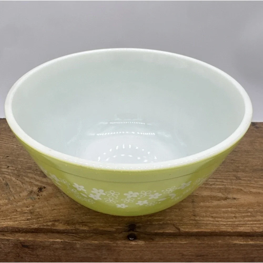 Vintage Pyrex 402 Spring Blossom Crazy Daisy Lime Green Mixing Bowl, 1 1/2 Quart